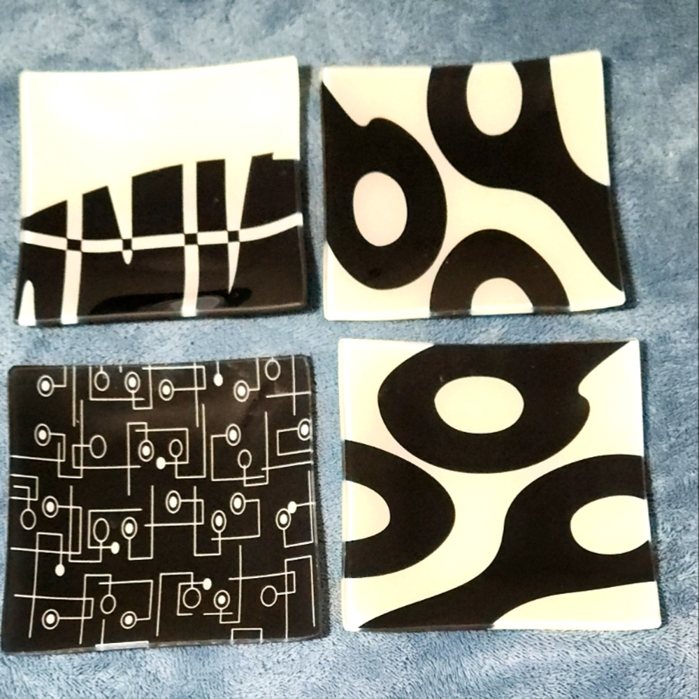 VTG Unique Retro Glass Appetizer Candy Dish Ash Trays Set of 4 Abstract Design